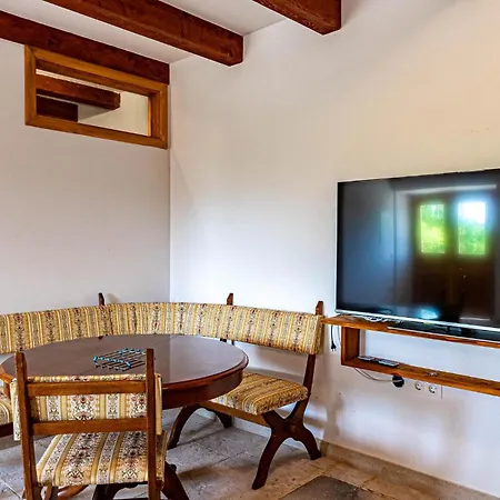 5 Bedroom Gorgeous In 비간즈