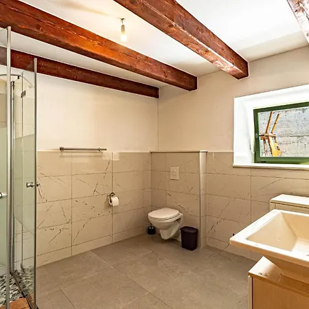 펜션 5 Bedroom Gorgeous In 비간즈