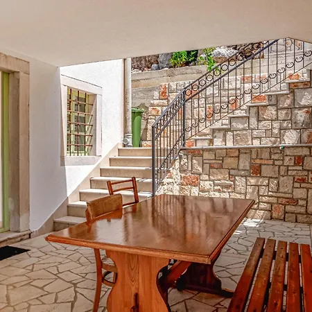 5 Bedroom Gorgeous In