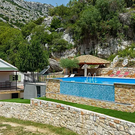 5 Bedroom Gorgeous In