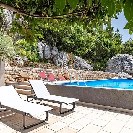 5 Bedroom Gorgeous In Ferienhaus