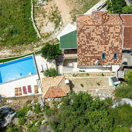 5 Bedroom Gorgeous In