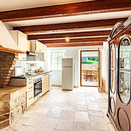 بيت للعطل 5 Bedroom Gorgeous In *