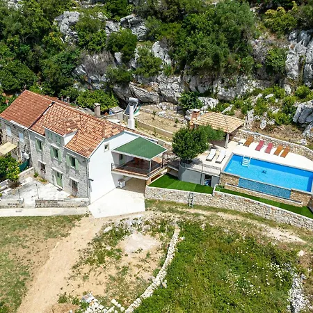 5 Bedroom Gorgeous In *