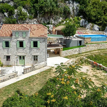 5 Bedroom Gorgeous In *