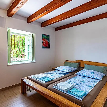 5 Bedroom Gorgeous In Ferienhaus Viganj