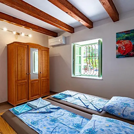 5 Bedroom Gorgeous In Ferienhaus Viganj