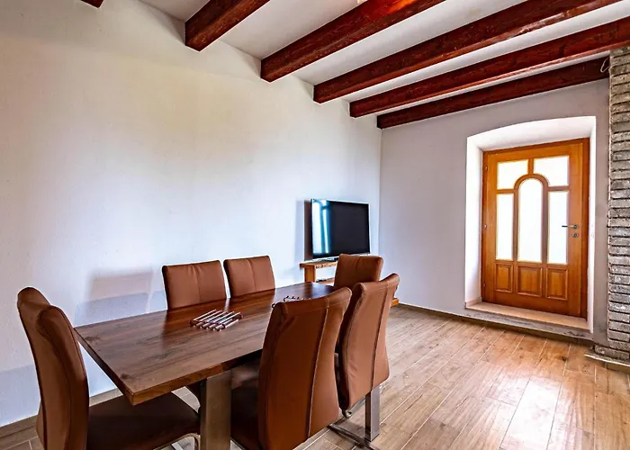 5 Bedroom Gorgeous In بيت للعطل