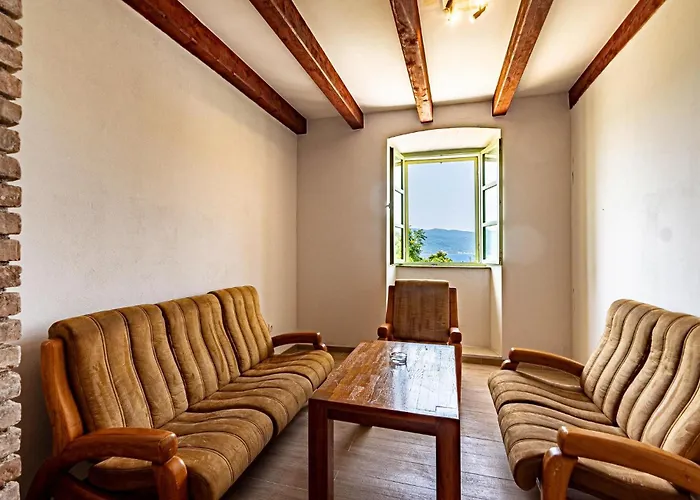 5 Bedroom Gorgeous In بيت للعطل *