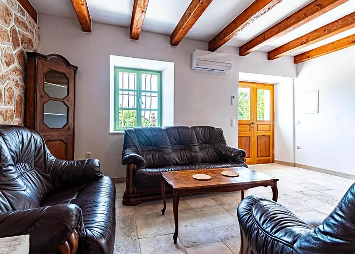 5 Bedroom Gorgeous In بيت للعطل *