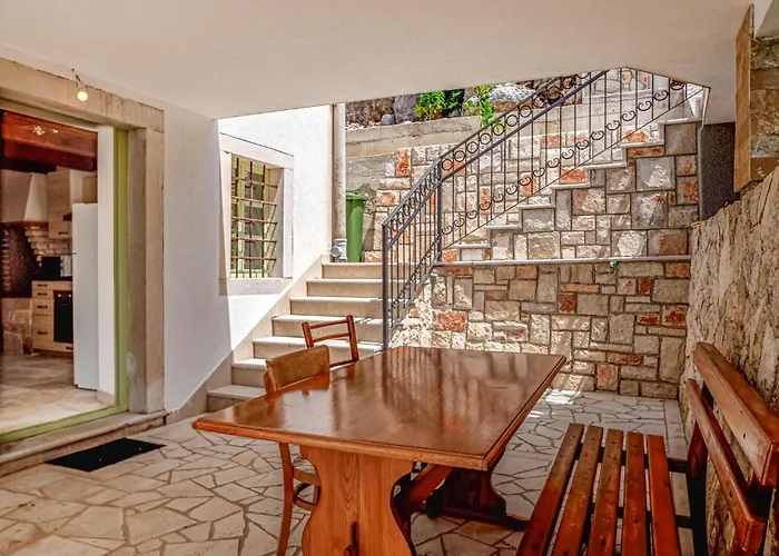 5 Bedroom Gorgeous In