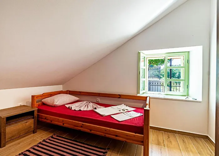 5 Bedroom Gorgeous In بيت للعطل