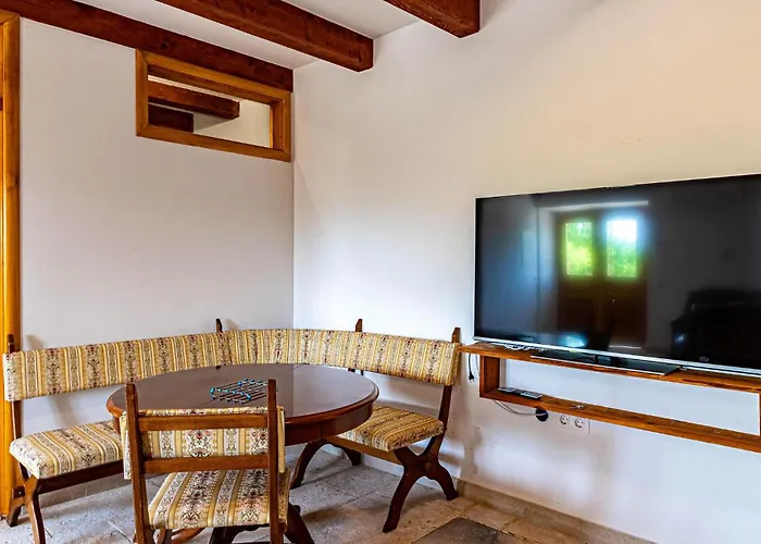 5 Bedroom Gorgeous In فيغاني