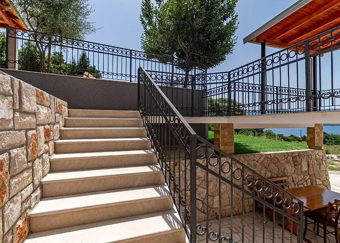 بيت للعطل 5 Bedroom Gorgeous In *