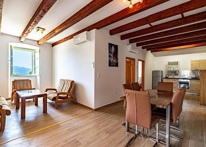 5 Bedroom Gorgeous In بيت للعطل فيغاني