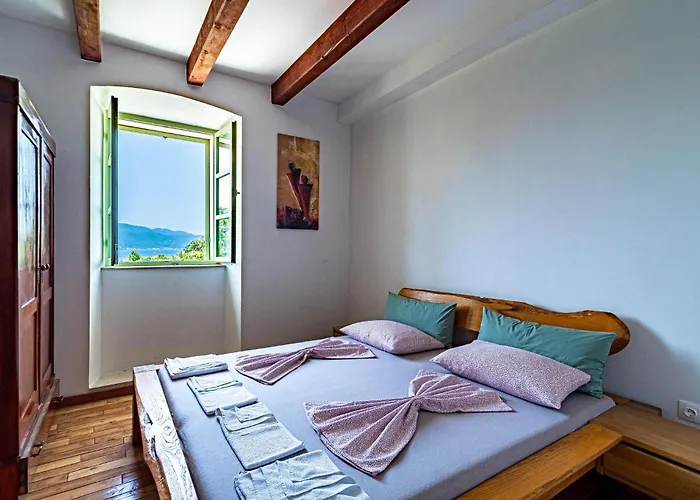 5 Bedroom Gorgeous In *